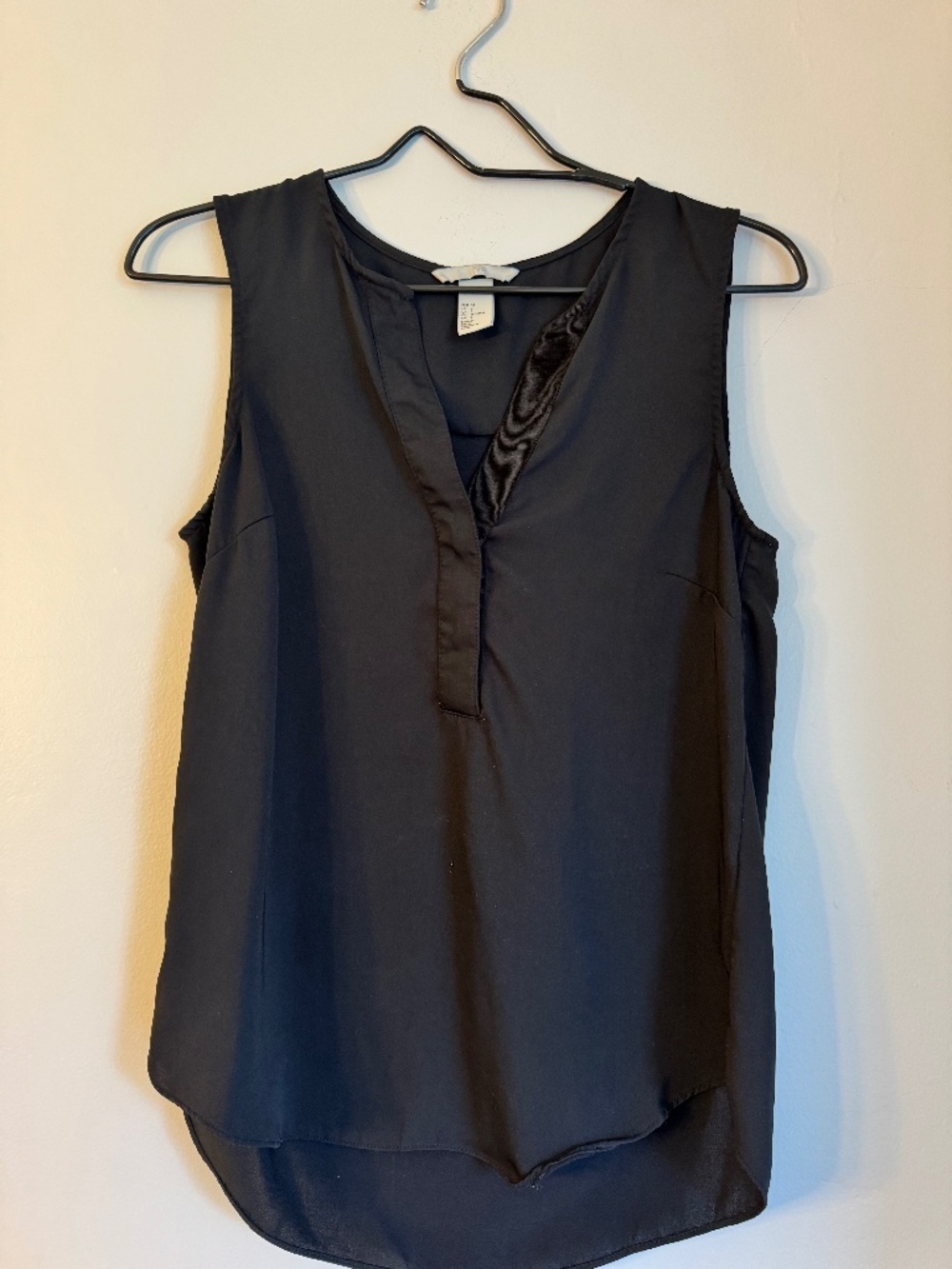 H&M Black Sleeveless Chiffon Front Blouse